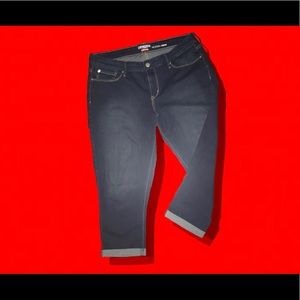 Denizen From Levi’s Modern Crop Jeans stretchy
